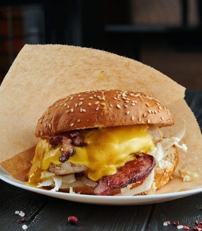 Sugestie prezentare cheddar, brânză topită felii