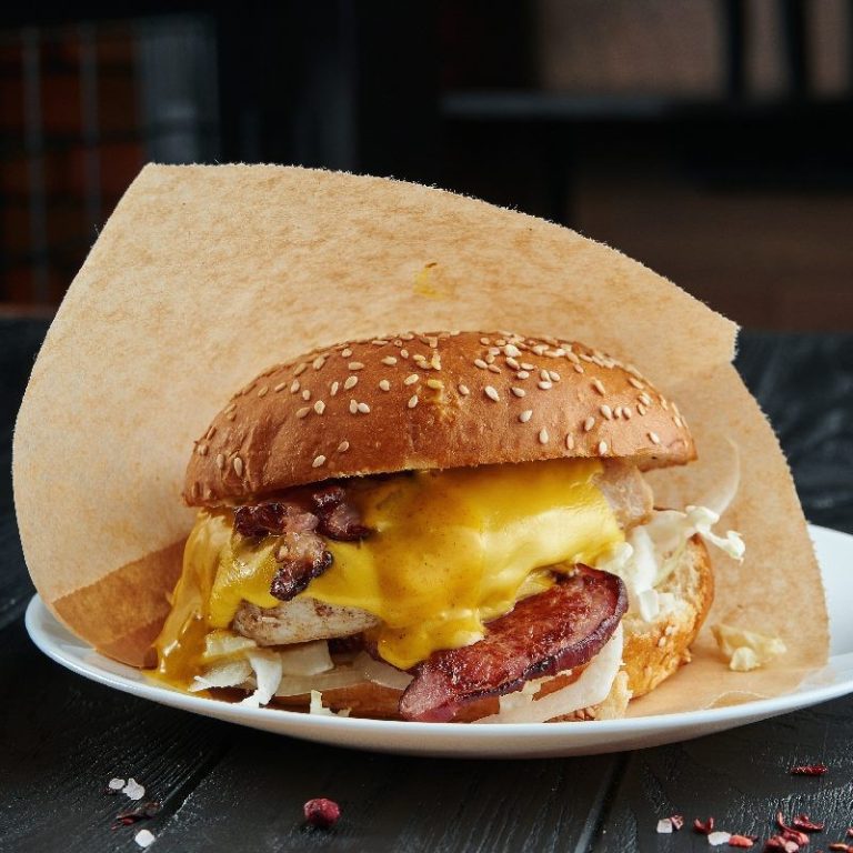 Sugestie prezentare cheddar, brânză topită felii