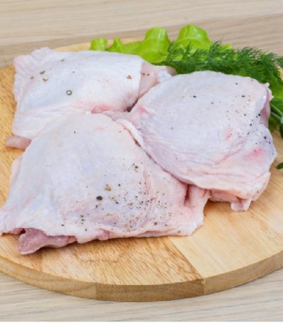 Sugestie de prezentare Pulpă întreagă de pui dezosată, cu piele, 2kg/vid